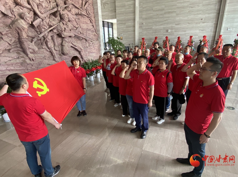 學(xué)習(xí)百年黨史 汲取奮進力量——蘭州拱星墩街道范家灣村社區(qū)黨員走進兩當(dāng)兵變紀(jì)念館開展主題黨日活動