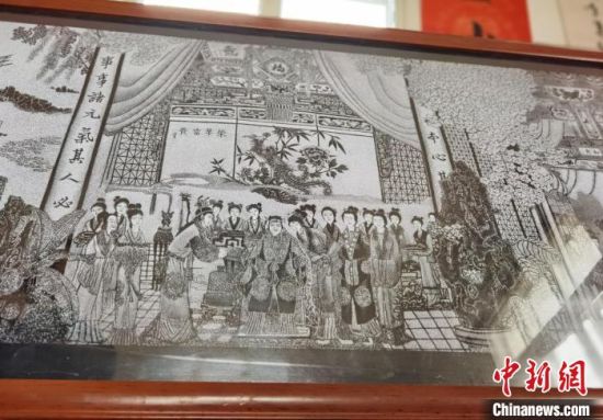 圖為陶世清的影雕作品?！钅?攝