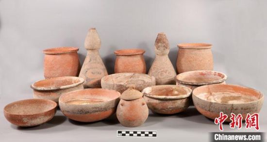 圖為圪垯川遺址出土的器物組合。(資料圖) 甘肅省文物局供圖