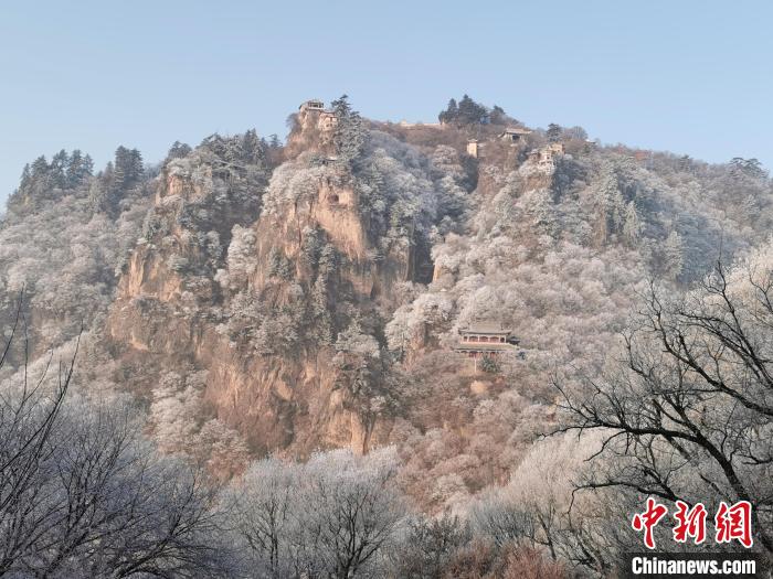 圖為崆峒山霧凇景色。 徐振華 攝 圖為崆峒山霧凇景色。 徐振華 攝