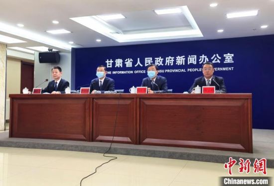 2月18日,《長城國家文化公園(甘肅段)建設(shè)保護(hù)規(guī)劃》政策解讀新聞發(fā)布會(huì)在蘭州市舉行。 閆姣 攝 2月18日,《長城國家文化公園(甘肅段)建設(shè)保護(hù)規(guī)劃》政策解讀新聞發(fā)布會(huì)在蘭州市舉行。 閆姣 攝