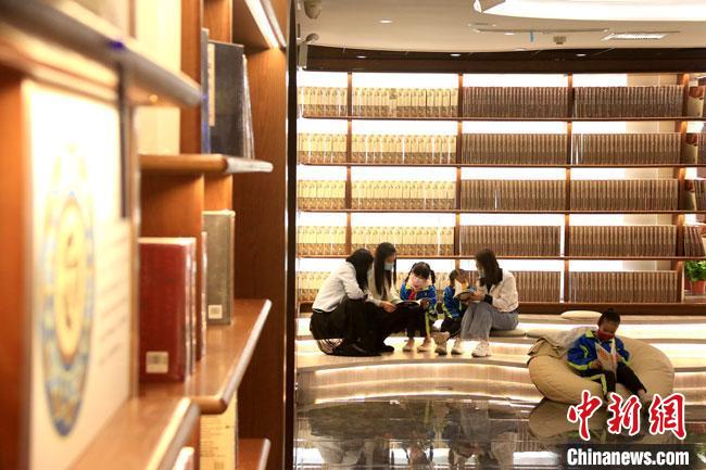 敦煌書局建成運(yùn)營:逾1.6萬部敦煌題材書籍集中展陳