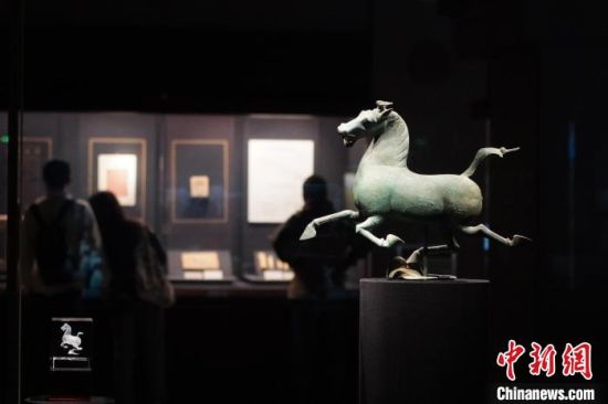甘肅省博物館展出的“銅奔馬”。 甘肅省博物館展出的“銅奔馬”。