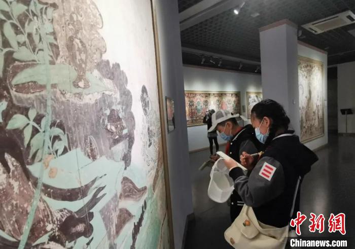 圖為學生參觀敦煌藝術館。(資料圖) 蘭州大學附屬學校供圖