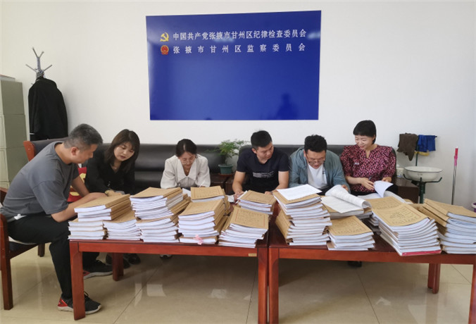 甘州區紀檢監察干部會同財政、審計工作人員開展玉米制種款管理使用清查工作.jpg