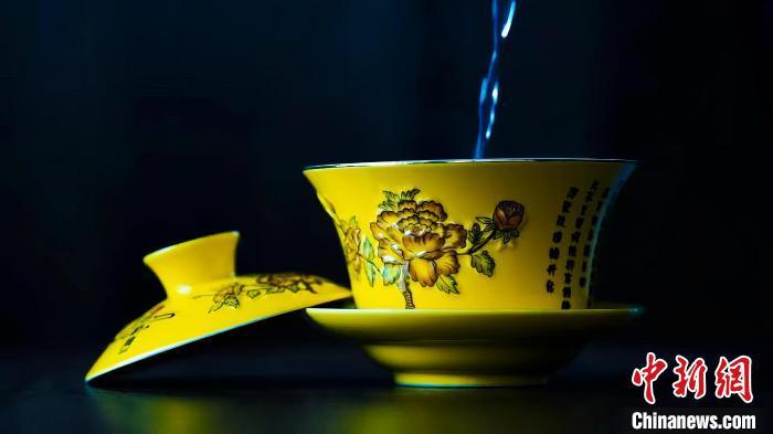 2023年5月，拍攝的臨夏特色茶飲——蓋碗茶。(資料圖)臨夏市融媒體中心供圖